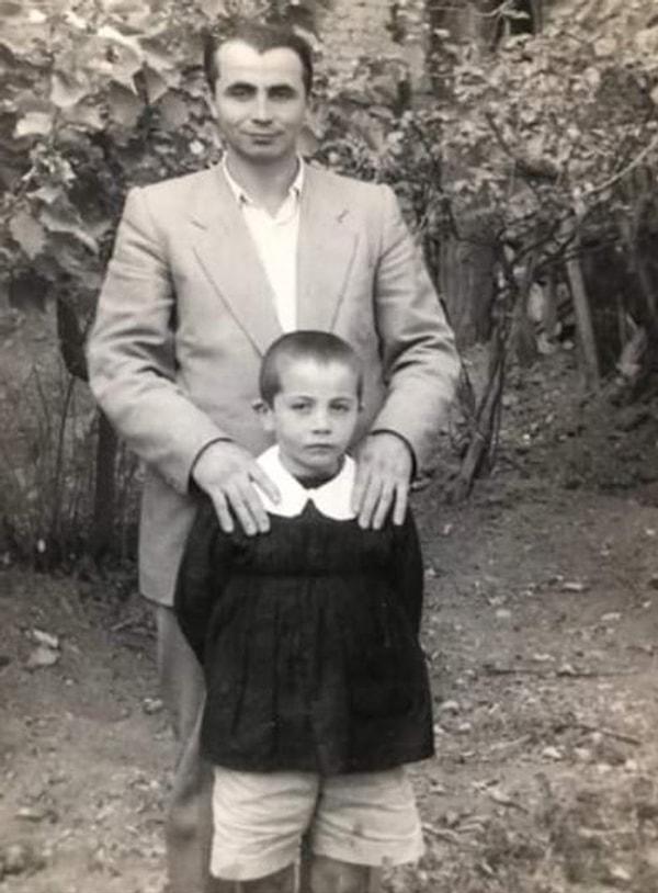 12. Ankara Büyükşehir Belediye Başkanı Mansur Yavaş ve babası, Ankara, 1964.
