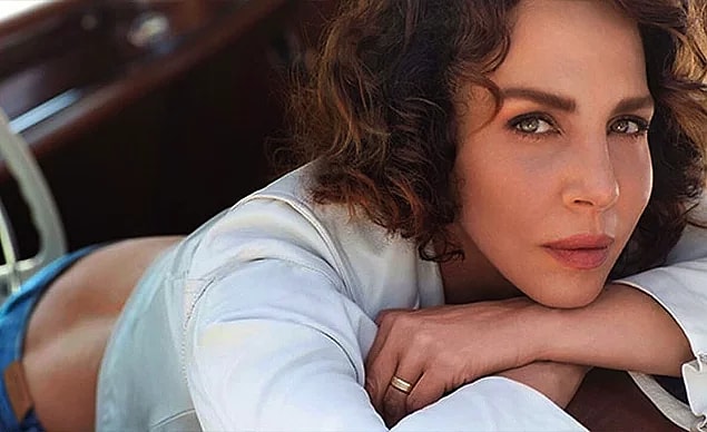10. Sertab Erener, Demir Demirkan'ın eski sevgilisinden çocuk yapma isteğiyle ilgili mesajı karşısında yıkılmıştı. 49 yaşındaki Sertab Erener'in bu zorlu süreçte psikolojik yardım aldığı öne sürülüyor.