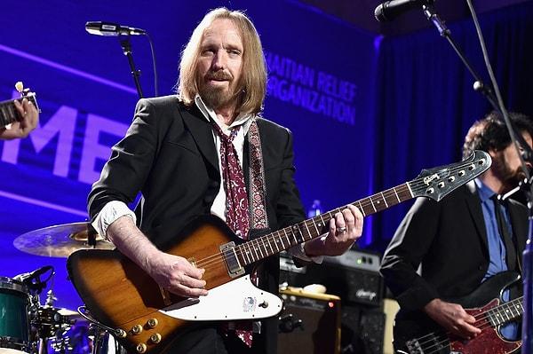 Bu ay içinde 2017 yılında hayatını kaybeden rock yıldızı Tom Petty'nin ailesi de Trump kampanyasına izin müziklerini kullandıkları için uyarı yollamıştı.
