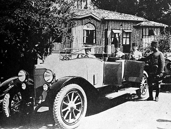 İşte bu yüzden Atatürk, 1921 yılının Haziran ayında Ankaralıların kendisine armağan ettikleri Çankaya'daki bağ evine taşınır.