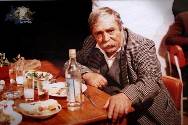 Alkol fiyatları, meşrubat fiyatlarının çok üstünde değildi. Evinize misafir gelirken bi küçük kap gel lafını rahatlıkla ifade edebilirdiniz.