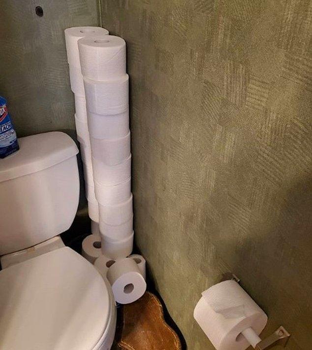12. Tuvalet kağıtlarını yerleştirmesi söylenen erkek bireyin çözümü: