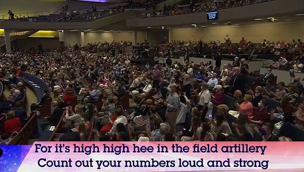 Это церковь. Разрешение сбора больших групп в церквях, когда кафе и бары закрыты, возмущает.