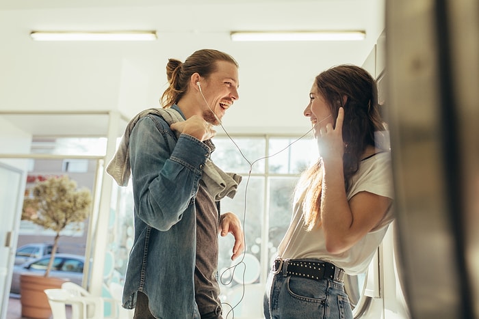 Farklı Müzik Zevklerine Sahip Olan Çiftlerin Yaşadığı 8 Problem