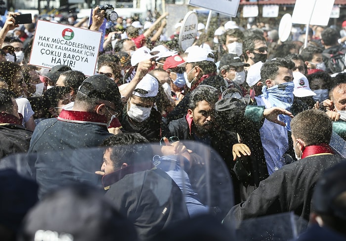 Polisten Baro Başkanları ve Avukatlara Biber Gazlı Müdahale