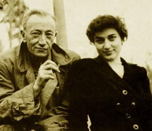 Sait Faik'e olan hayranlığı 1953 yılında bir dostluğa dönüştü. Sait Faik'in onu düzyazıya yönelten isim olduğunu söyleyen Erbil, gözündeki perdeyi indiren kişinin de o olduğuna inanıyordu.