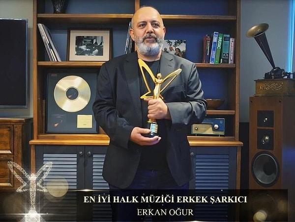 En İyi Halk Müziği Erkek Şarkıcı: Erkan Oğur