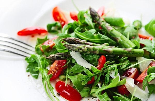 12. Salata ve kapanış: Kuşkonmaz salatası