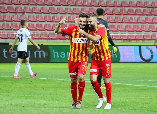 83. dakikada Kayserispor, Hasan Hüseyin Acar'ın golüyle 2-1 tekrardan öne geçti.