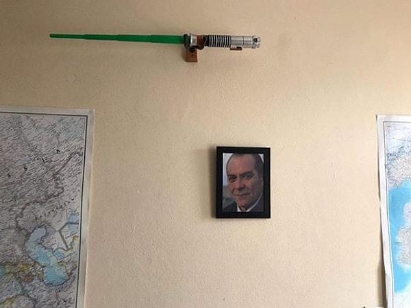 3. Atatürk'e benzeyen adam ve ışın kılıcı. Paralel evren...