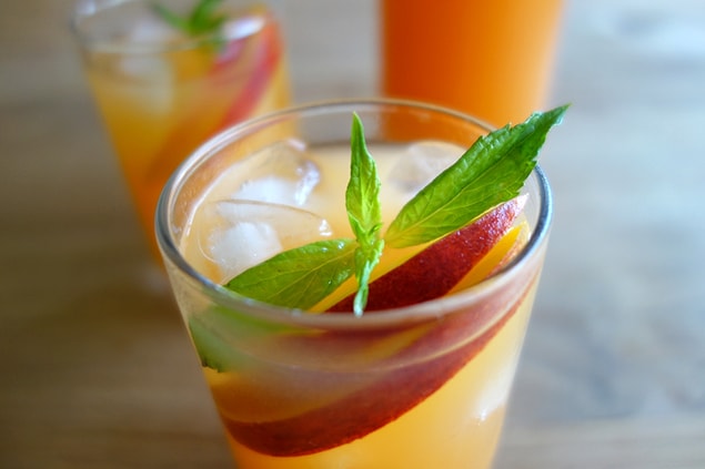 10. Yaz gelir de sen gelmez misin? Şeftalili limonata