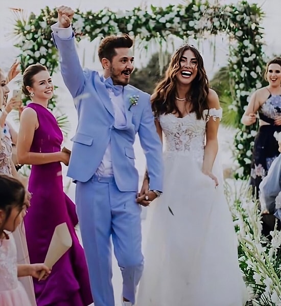 Как выглядели турецкие звезды на своих свадьбах?