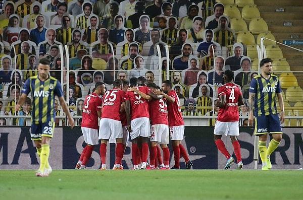 İlk yarı 2-1 Sivasspor'un üstünlüğüyle sona erdi.