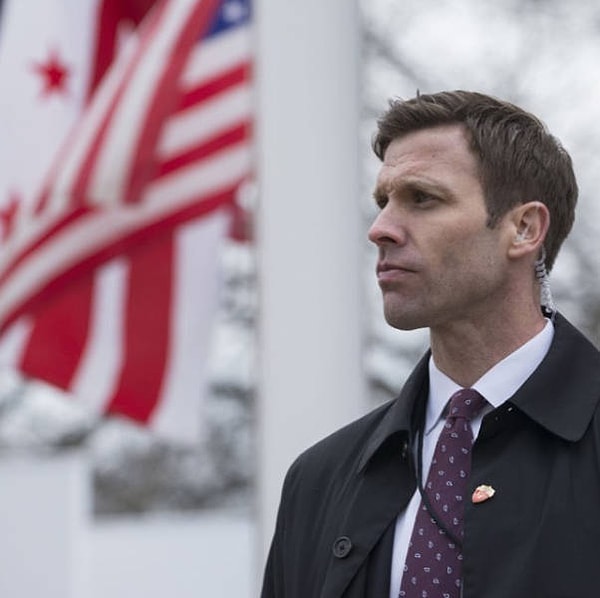 14. Они не клянутся умереть за президента.