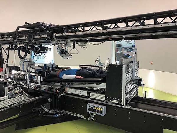 9. Европейское космическое агентство (ESA) предлагает 12 500 фунтов за то, чтобы лежать в постели в течение двух месяцев. Именно такую сумму ученые готовы предоставить добровольцам, которые примут участие в эксперименте по изучению влияния космических путешествий на организм человека.