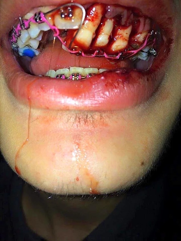 9.👇?