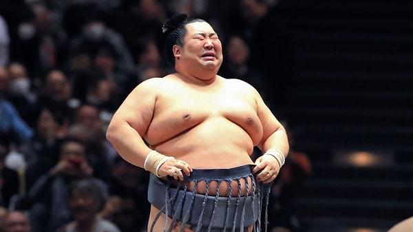 1. "Sumo güreşi Japonya'daki en popüler spordur."
