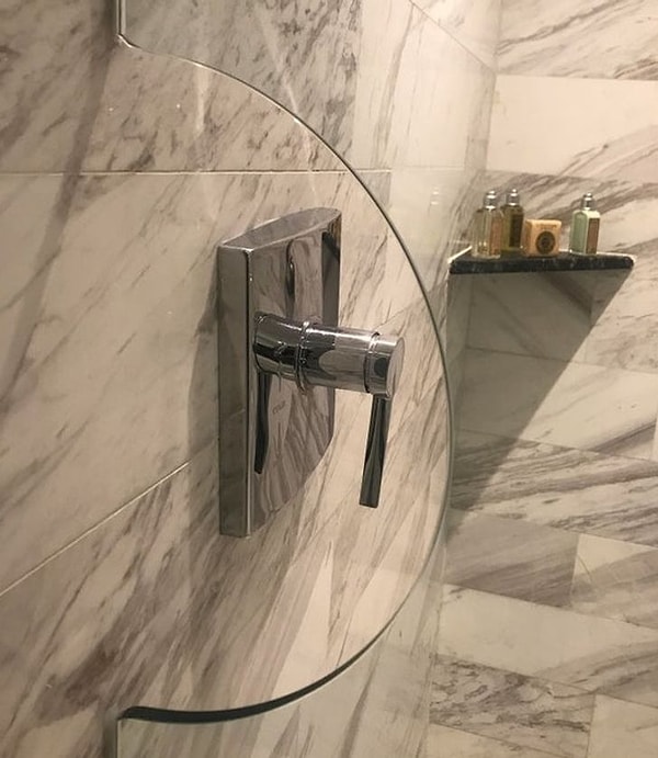 4. Этот отсек гарантирует, что вы не промокнете при включении воды.