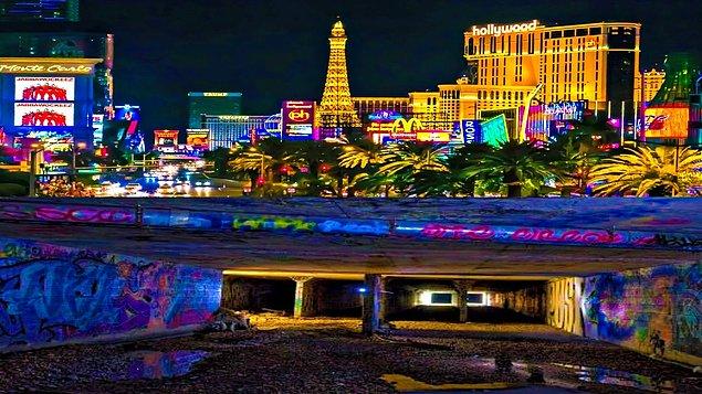 8. Las Vegas'ın altında tünellerden oluşan gizli bir şehir bulunur.
