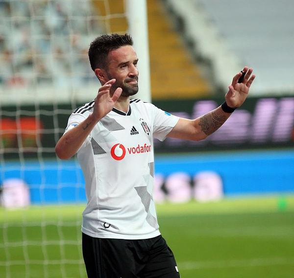 Beşiktaş, 70. dakikada Gökhan Gönül'ün golüyle farkı ikiye çıkardı.