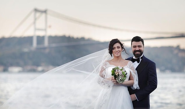 Oyuncu Burcu Gönder ile Bülent Emrah Parlak, 2015 yılında dünyaevine girmiş, 2016 yılında da çocuklarını kucaklarına almışlardı.