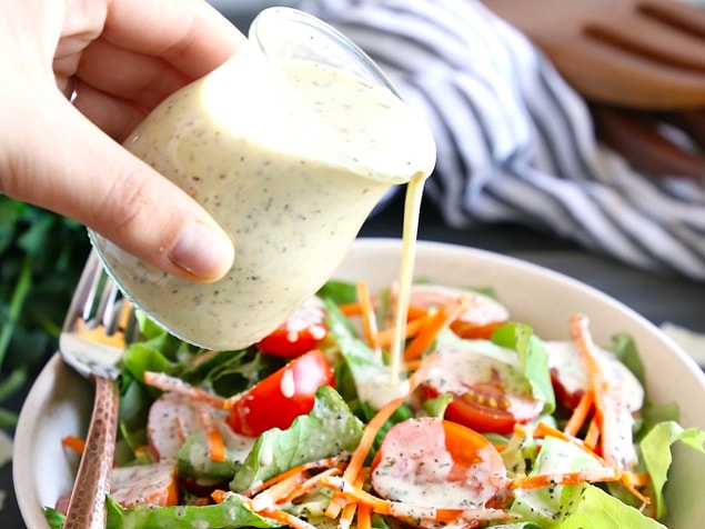 1. Bu işin duayenleri ile başlayalım: Klasik italyan salata sosu