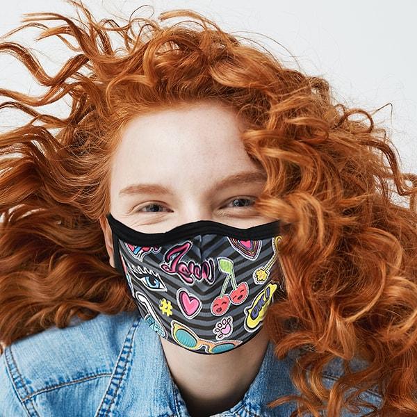 7. Eğer Pop-Art ilginizi çekiyorsa, bu desenli maskeyi çok beğeneceksiniz:
