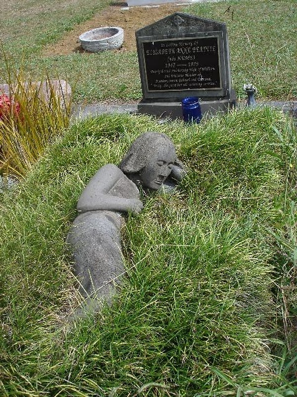 Необычная могила