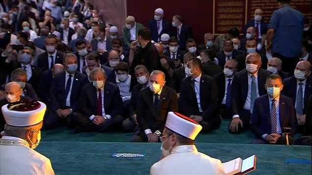Saat 12.10 sularında Erdoğan, Ayasofya'ya geldi.