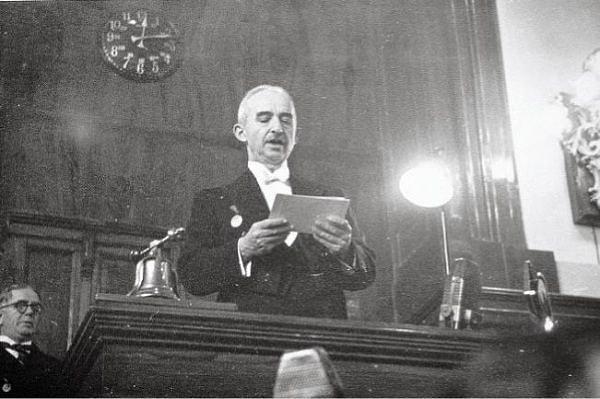 2. 10 Mayıs 1946'da İnönü, çok partili seçim kararını açıkladı.