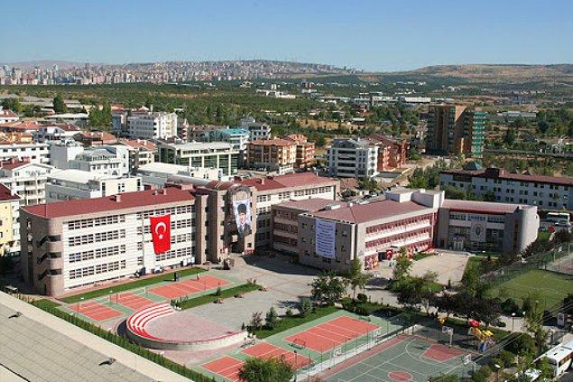 8. Ankara'nın köklü ve eski okullarından olan ve Fransızca dil ağırlıklı olan Tevfik Fikret Lisesi'nin yıllık ücreti 44.820 TL.