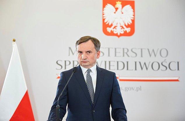 Sözleşmeyle ilgili "zararlı olduğunu düşündüğümüz ideolojik unsurlar içeriyor" şeklinde konuşan Polonyalı Bakan hükümetin çekilme kararını savundu.