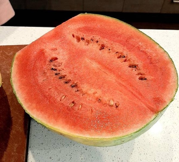 1. Арбуз с едва заметной корочкой