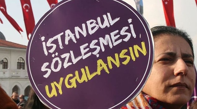 Ancak KADEM'in bu desteğine özellikle hükümet destekçilerinden eleştiriler geldi