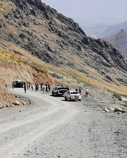 Hakkari'de Gencecik Canları Yitirdik: Piknik Yolunda Meydana Gelen Kazada 6 Kişi Hayatını Kaybetti