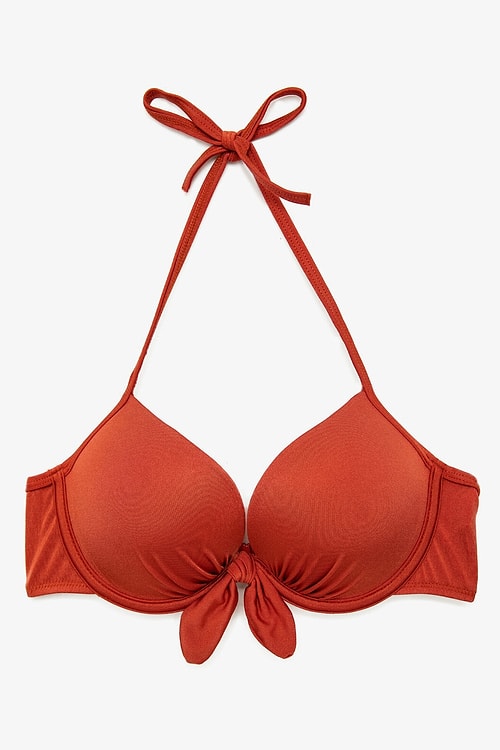 Siyah ve kırmızı bikini üstünü istediğiniz bir bikini altıyla kombinleyebilirsiniz. 29 TL'ye düşmüş fiyatı!