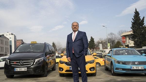 Bu sefer de İstanbul Taksiciler Odası Başkanı Eyüp Aksu'nun yaptığı açıklamayla gündemdeler. Aksu, artık taksilerde puan sisteminin uygulanacağını, notunu yükseltmek isteyen şoförler arasında tatlı bir rekabet başlayacağını söyledi.