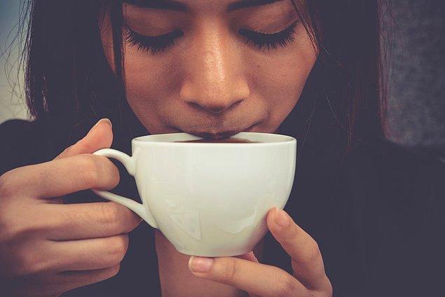 İkinci senaryo, vücudunuzun çay içtiğinizde terleme reaksiyonu vermemesi ya da terliyorsanız bunu arttırmaması.