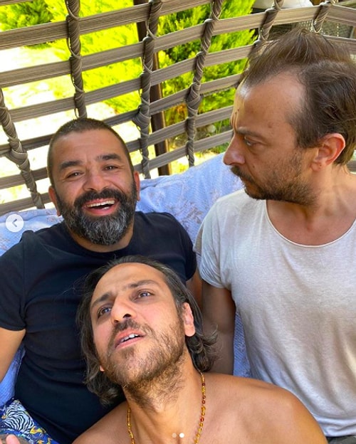 Ali Atay, Bülent Şakrak ve Erkan Kolçak Köstendil'in Oğullarıyla Aynı Pozu Vererek Paylaştıkları Fotoğraf Kalpleri Eritti