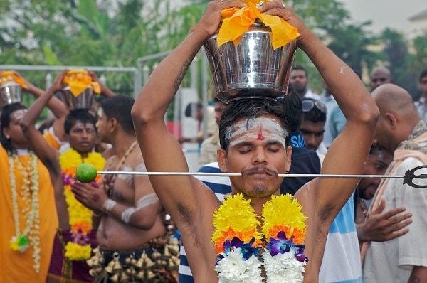 Papua Yeni Gine'de yaşayan Matasu kabilesinin yapmış olduğu bu ritüel, adeta birer gelenek halini almış.