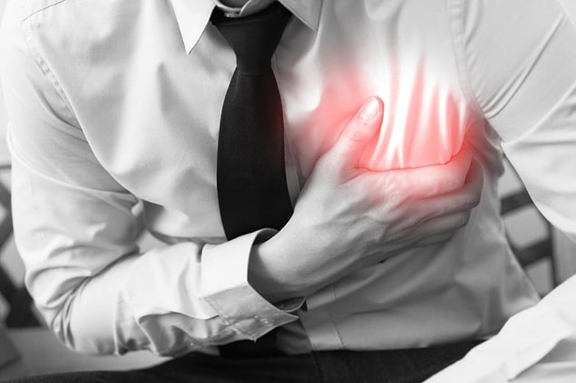 7. Kalp krizi riskinin pazartesi günleri yetişkin erkeklerde %20 ve yetişkin kadınlarda da %15 daha fazla olduğu görülüyor. Pek çok araştırmacı, buna sebep olarak işe başlama stresini yani pazartesi sendromunu görüyor.