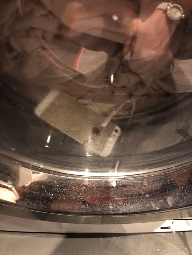 20. Çamaşır yıkarken telefonu makinede unutmak...