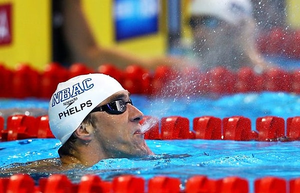 10. В среднем человек выделяет от 273,75 до 543,5 литров слюны в год. Если взять продолжительность жизни среднего человека за 80 лет, он может заполнить бассейн, производя от 21900 до 43800 литров слюны.