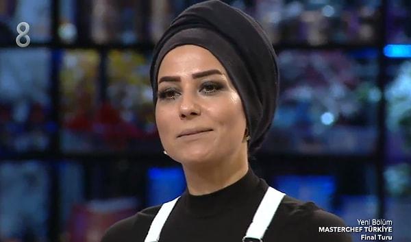 Şimdi de hedeflerinde TV8 ekranlarında  yayınlanan ve severek izlenen Masterchef yarışması var. Esra Tokelli isimli yarışmacının kıyafeti üzerinden rezil bir mesaj verildiğini iddia ettiler.