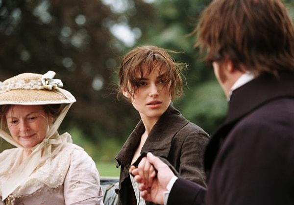 1. Pride & Prejudice filminde Mr. Darcy'nin Elizabeth Bennet'a yardımcı olduğu bu sahne: