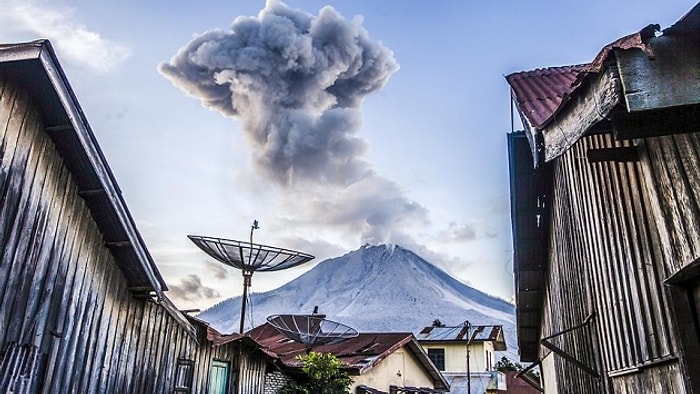 Endonezya'da Sinabung Yanardağı'nın Patlaması Sonucunda Ortaya Çıkan Görüntüler