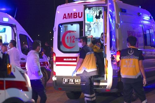 Yol Vermedi Diye Sıkıştırılan Ambulans Şarampole Yuvarlandı: 3'ü Sağlıkçı 4 Kişi Yaralandı