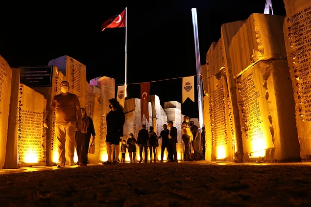 Depremde hayatını kaybedenler anıldı