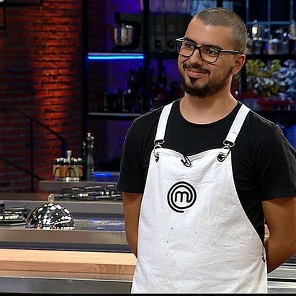 1. Masterchef'in final turunda geçtiğimiz hafta yarışmaya katılmaya hak kazanan ilk isim Serhat olmuştu.