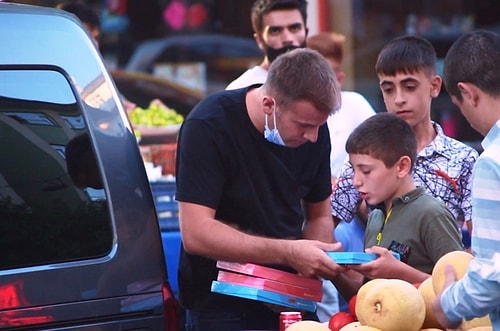 Diyarbakır'daki Sosyal Deneyle Gündem Olan 13 Yaşındaki Mert: 'İnsanlık Vazifemi Yaptım'